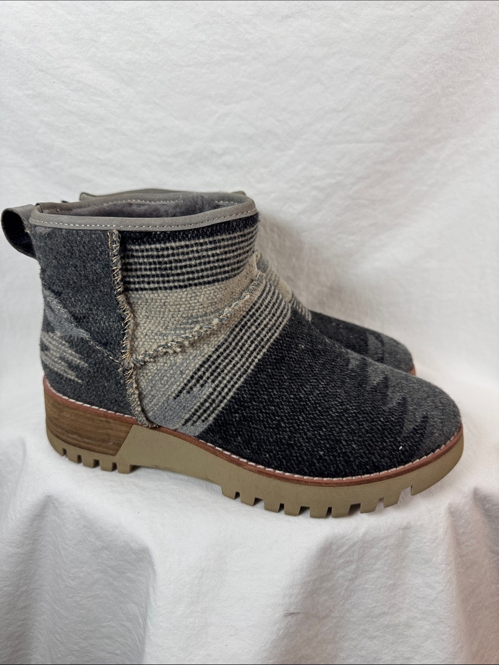 Bionica Candia Shearling Boots Southwest Women’s 8